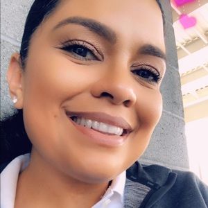 Meet your Posher, Alexia